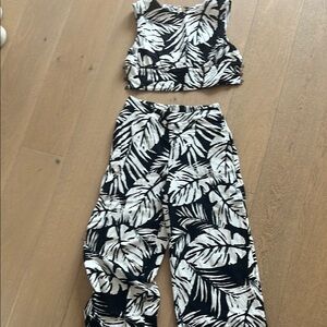 En Creme Black and White Tropical Leaf Jumpsuit